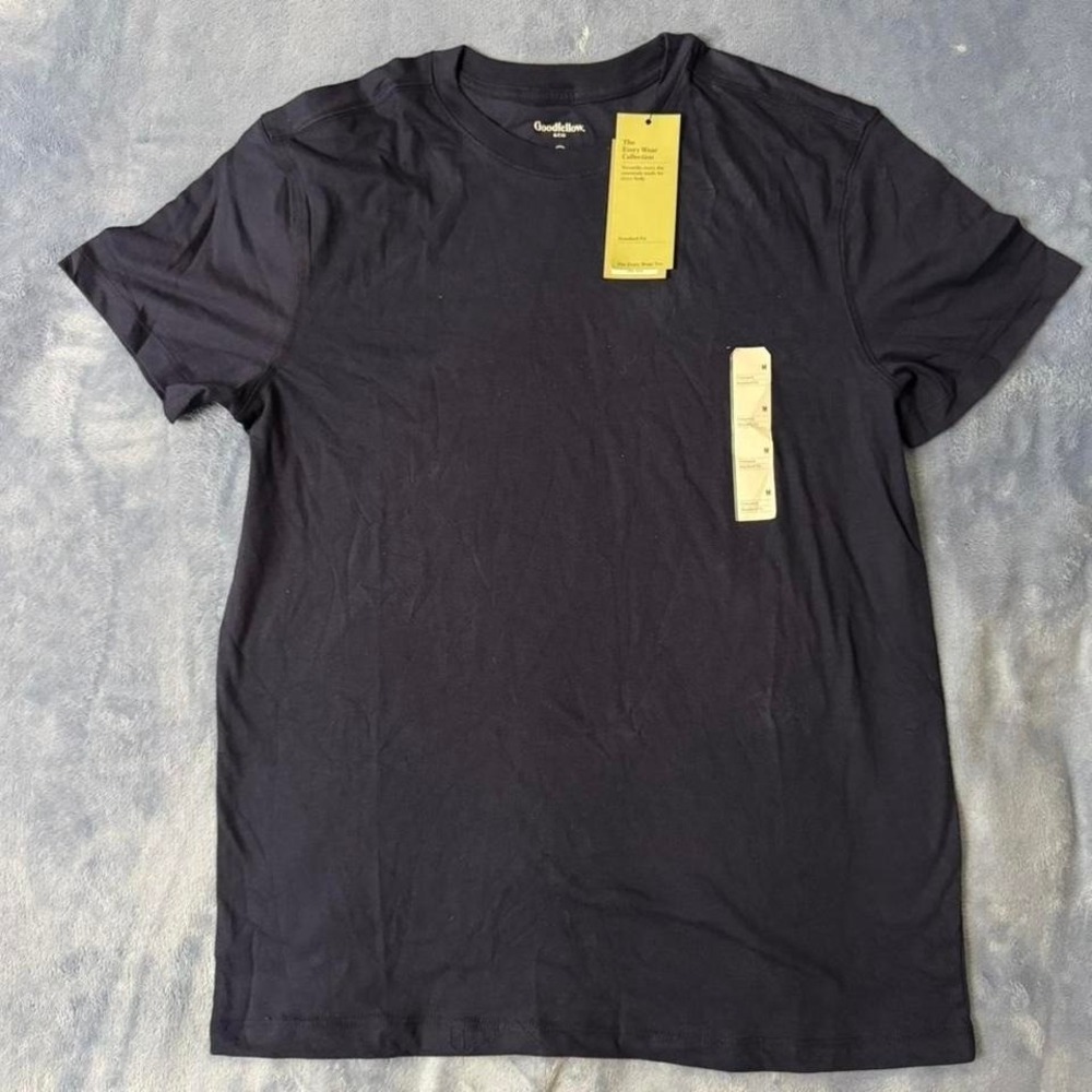 Goodfellow & Co black cotton t-shirt with a relaxed fit men size m